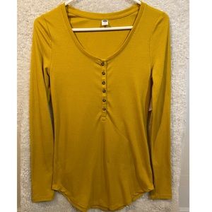 Old Navy Gold Long Sleeve (M)